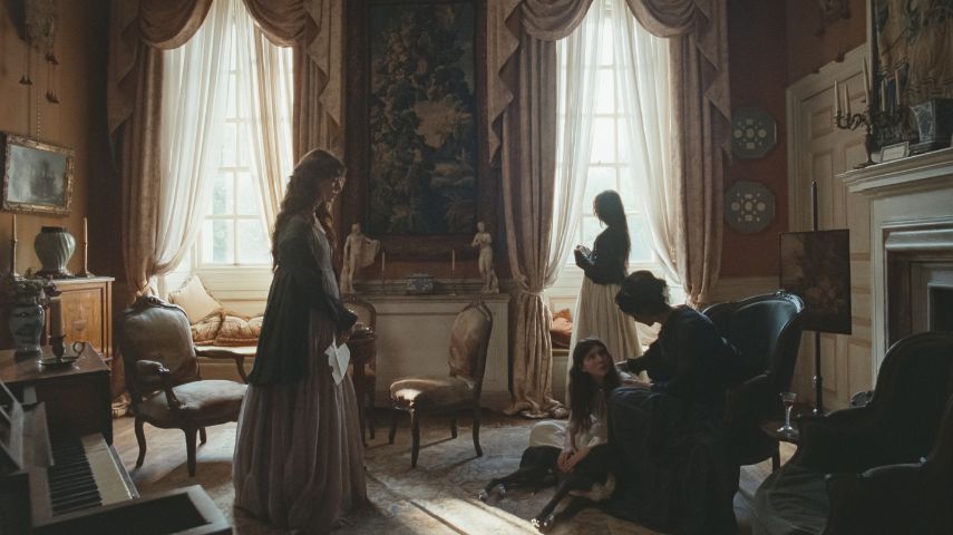 Daisy Edgar Jones, Esmé Creed-Miles and Caitríona Balfe in Sense and Sensibility